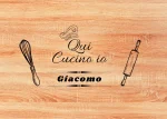 tagliere in rovere rosso con testo: qui cucino io