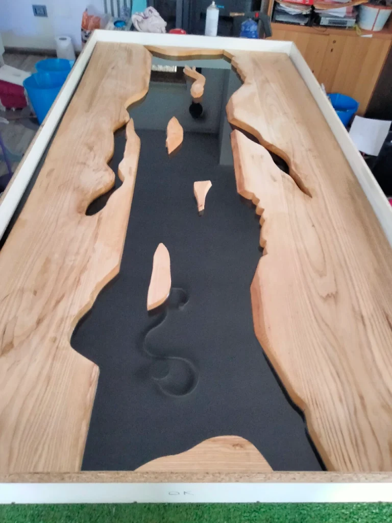 colatura resina per tavolo in legno e resina epossidica