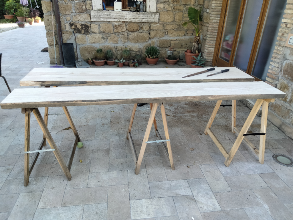 tavolo in resina epossidica e legno di frassino